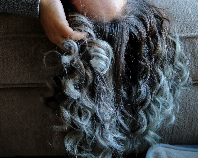 cheveux gris femme